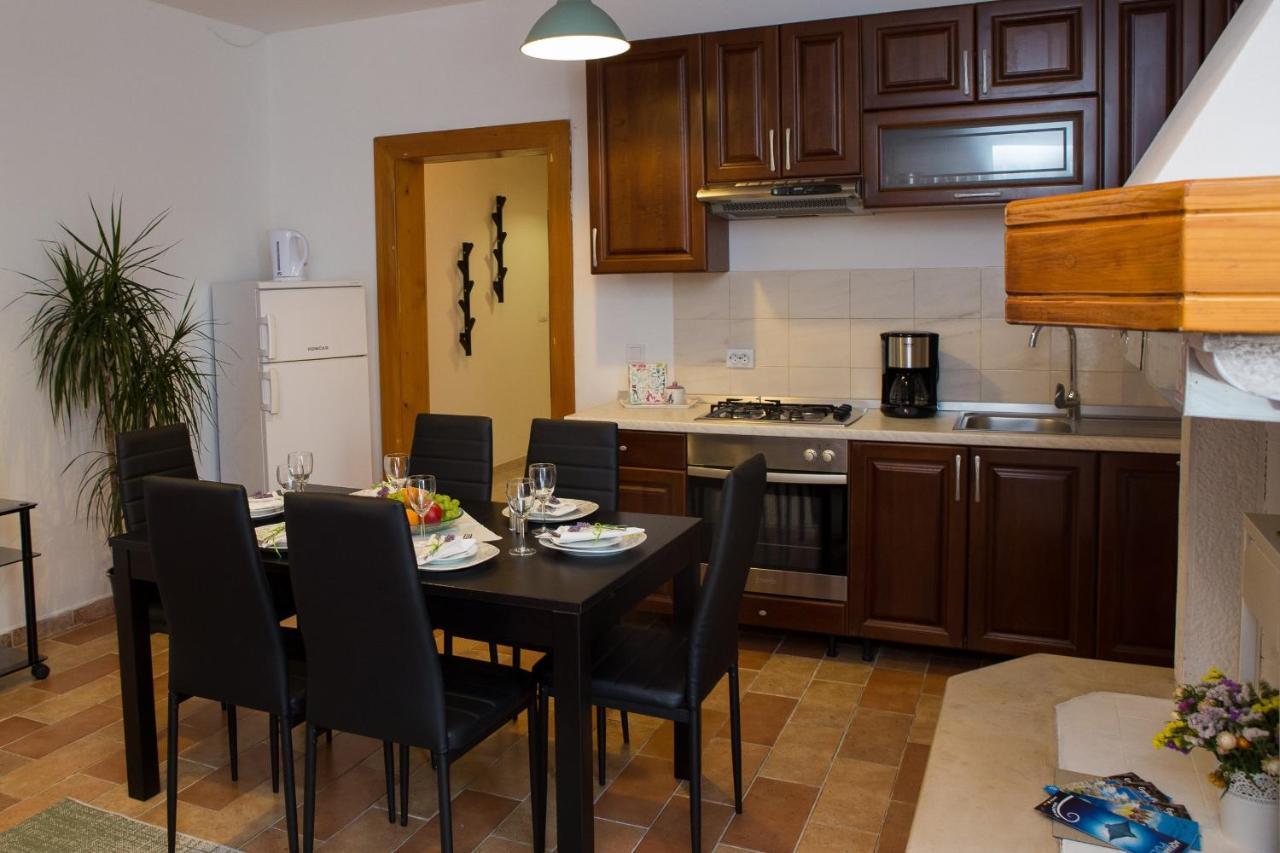 Apartman Girasol Pulaアパートメント エクステリア 写真