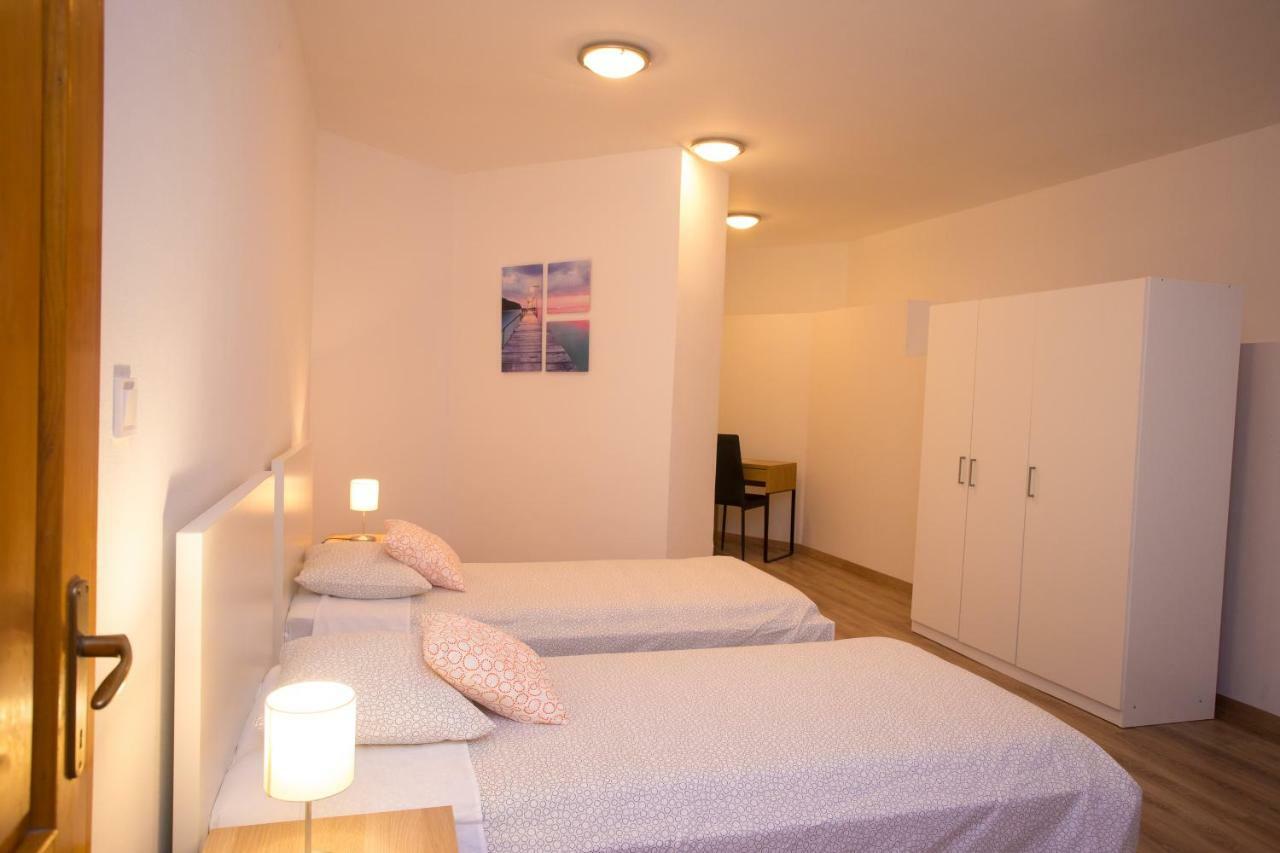 Apartman Girasol Pulaアパートメント エクステリア 写真