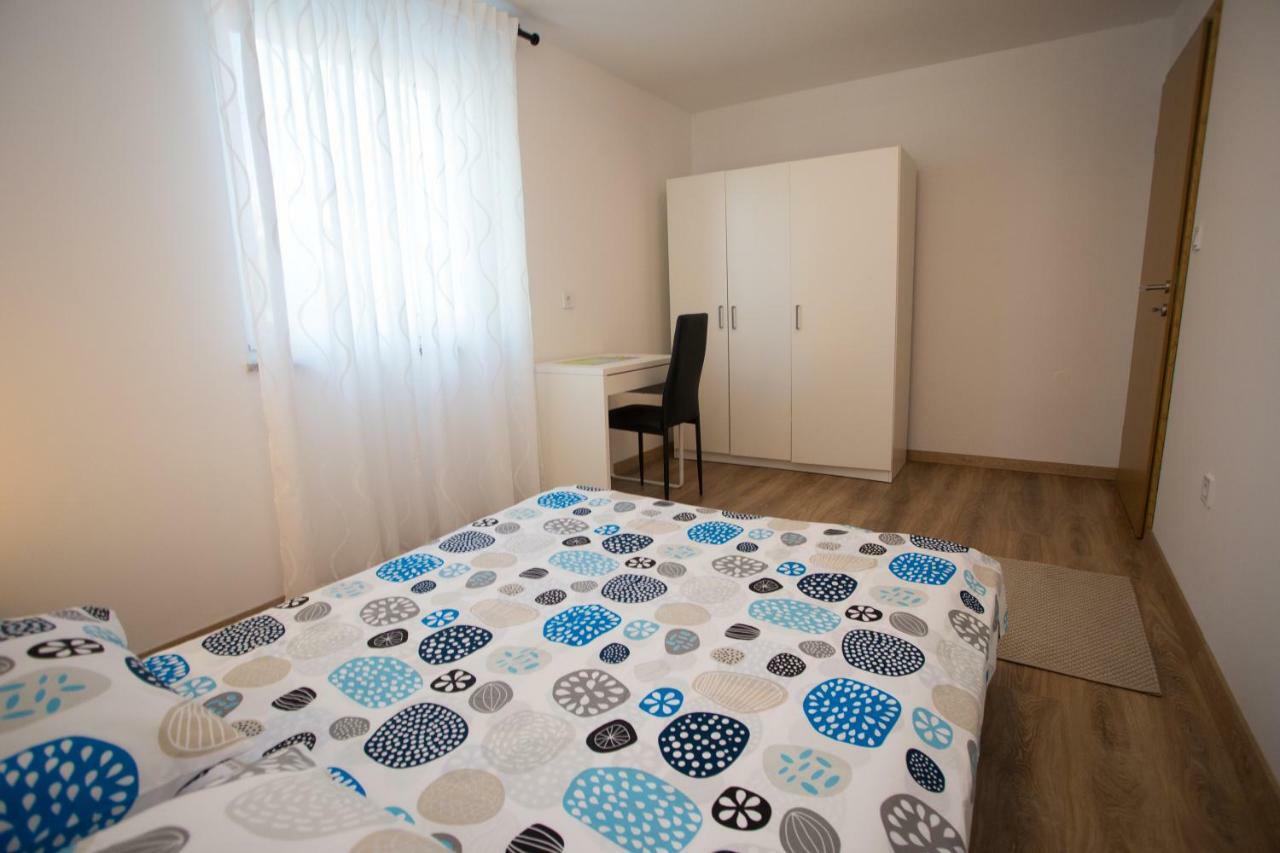 Apartman Girasol Pulaアパートメント エクステリア 写真