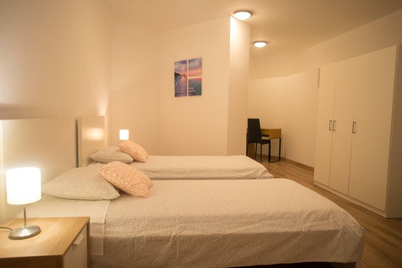 Apartman Girasol Pulaアパートメント エクステリア 写真