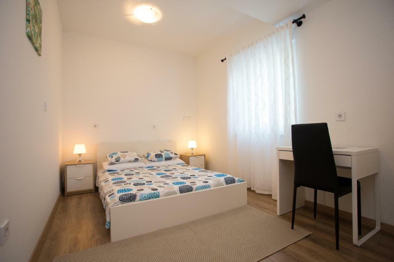 Apartman Girasol Pulaアパートメント エクステリア 写真