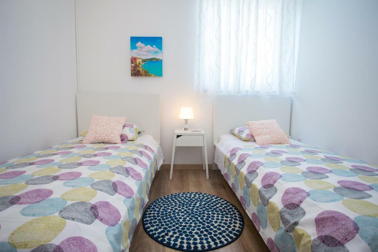 Apartman Girasol Pulaアパートメント エクステリア 写真